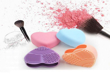 Nettoyeur à brosse en forme de coeur lavable de beauté d'accessoires professionnels de maquillage