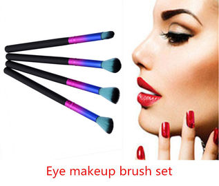 Chine Brosse de lecture professionnelle de maquillage d&#039;oeil Softable multi - coloré avec la longue poignée usine