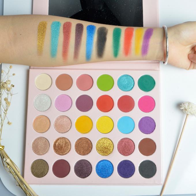 Les couleurs minérales de la palette 30 de fard à paupières de maquillage d'OEM/ODM miroitent les produits de maquillage mats